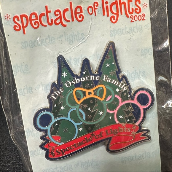 Disney Osborne Family spectacle of lights pin 2002 - Picture 2 of 3